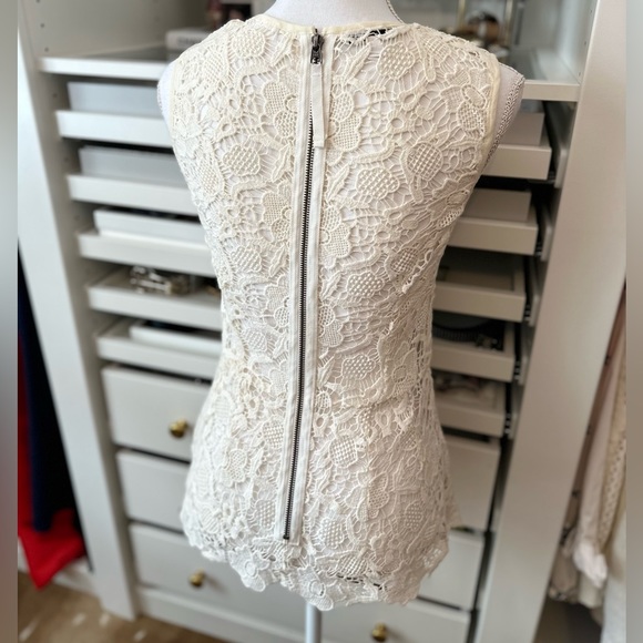 CAbi Open Knit Needle Lace Sleeveless Peplum Top ~Size XS.
Smoke Free home - Picture 3 of 3